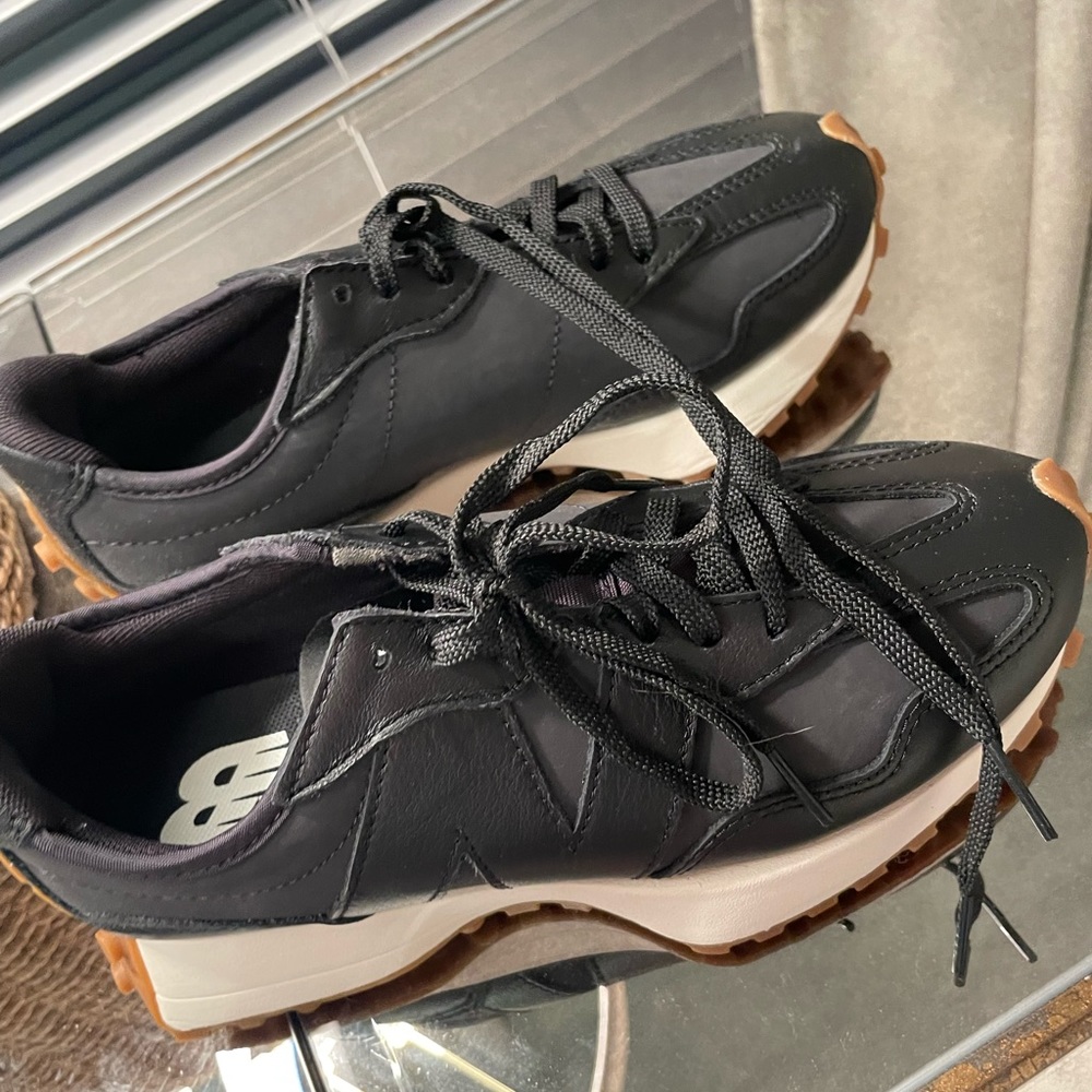New Balance Blacked out sneakers BRAND NEW